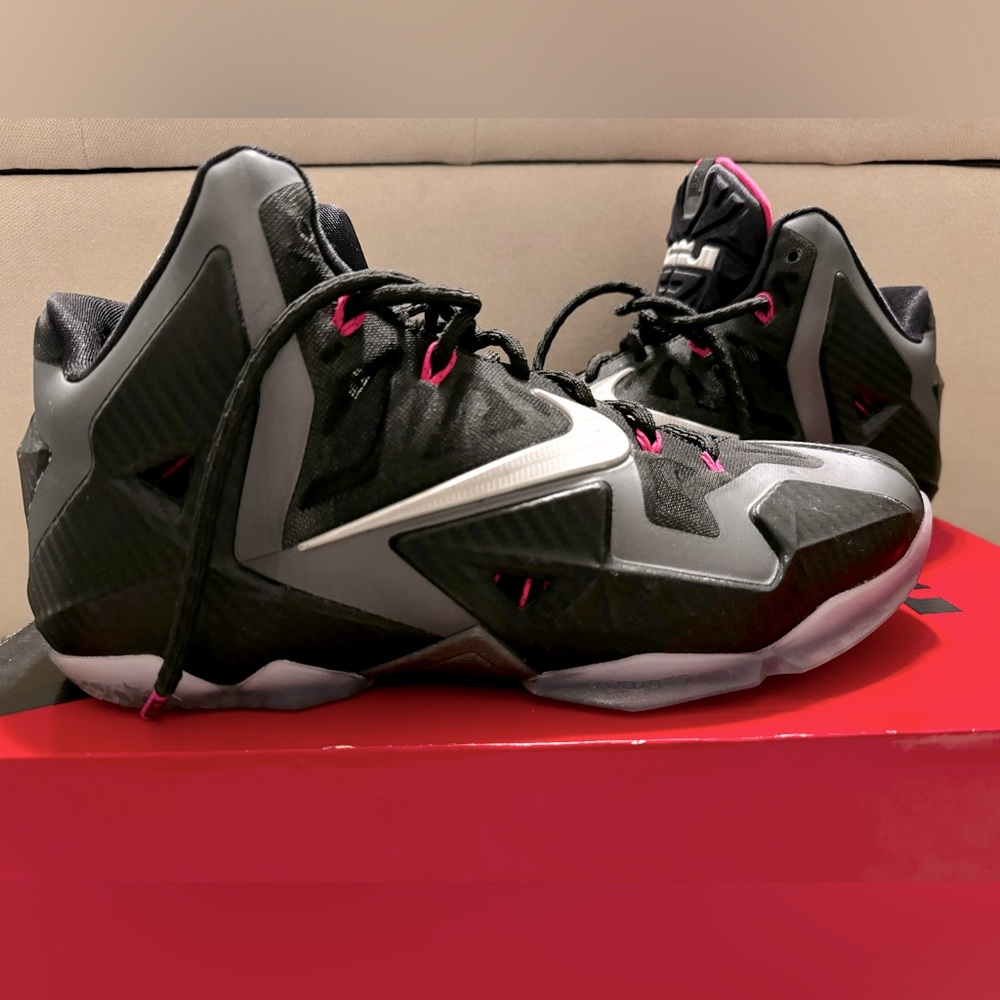 Lebron XI Miami Nights (Size 10.5)